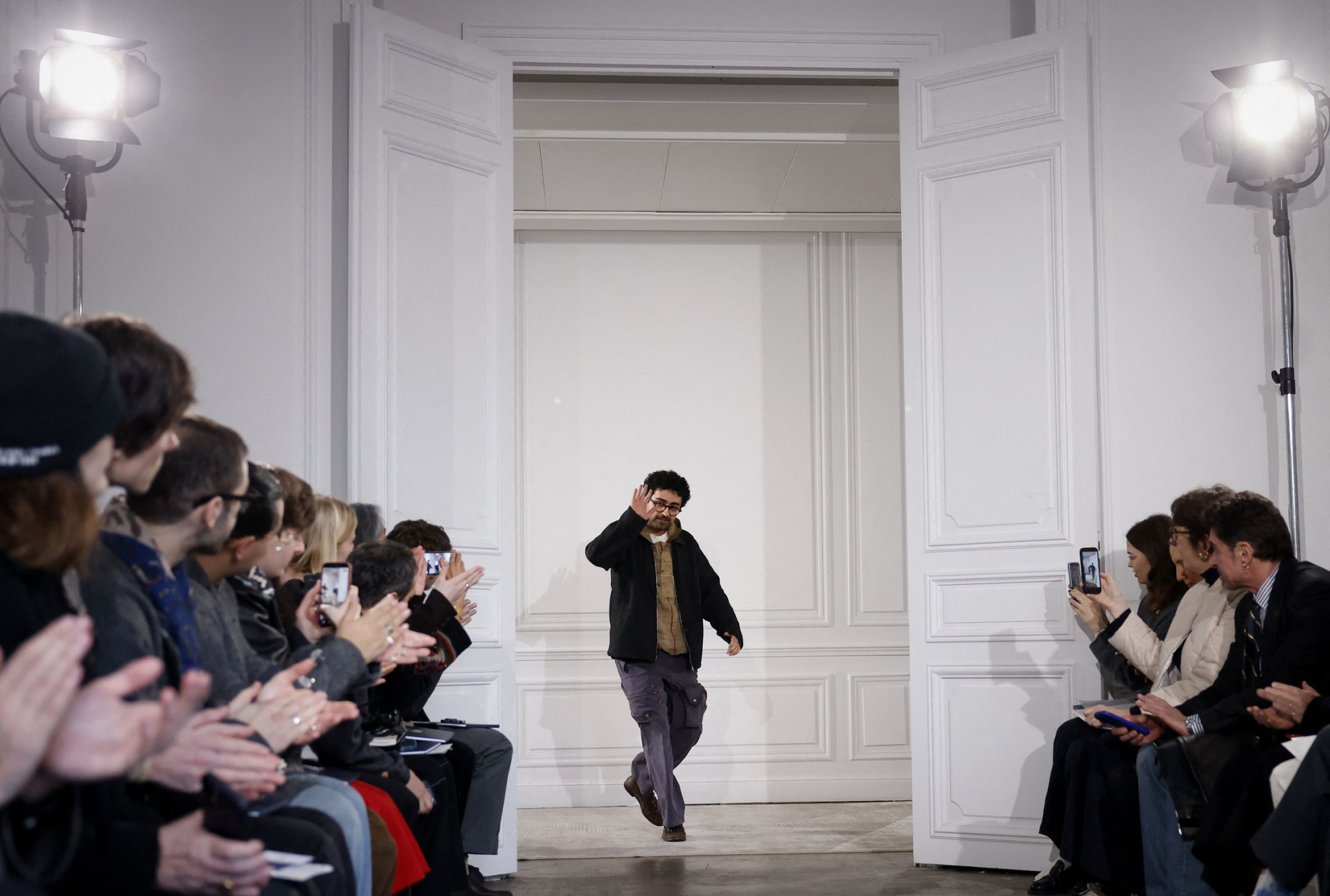Kartik Research thông báo hoãn show diễn ở Tuần lễ thời trang nam Paris Fashion Week vào cuối tháng 6 sau cái chết của người cộng sự.