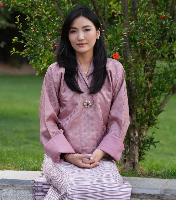 Ảnh mừng sinh nhật tuổi 36 của Hoàng hậu Jetsun Pema