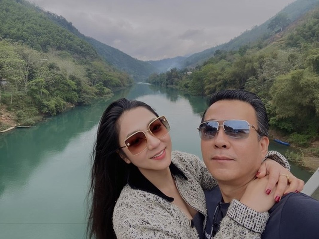 Cặp đôi từng bị chỉ trích vì thời điểm 2 người quen nhau là lúc Thắng Ngô và vợ cũ đồng thuận ly hôn. Ảnh: FBNV