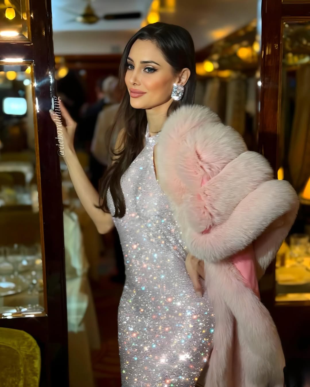 Phát hiện vợ 1 ông chủ lớn chơi với giới nghệ sĩ showbiz, mê sưu tầm kim cương trắng, cỡ siêu to: Lý do nghe “sặc mùi tiền”