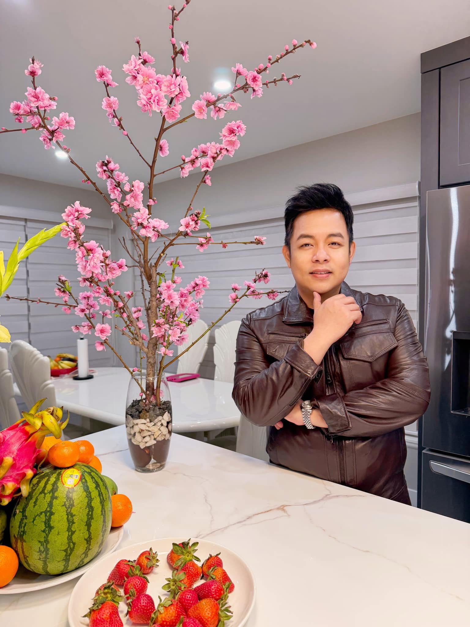 Nam ca sĩ từng mất gần 4 tỷ đồng vì gửi cho một người thân để đầu tư chứng khoán giúp. Ảnh: FBNV