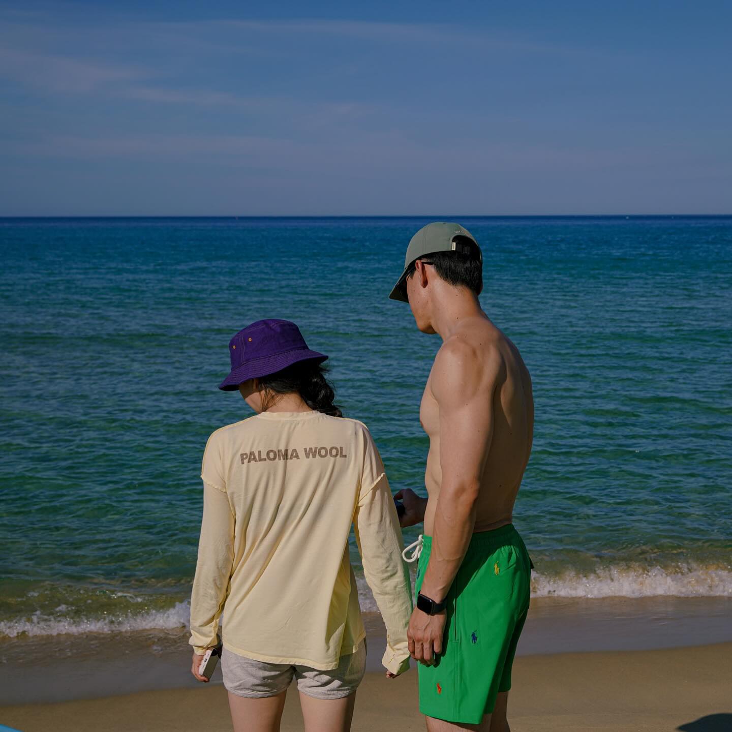 “Thầy giáo” bảnh nhất lúc này: U50 body hết nước chấm, cùng vợ làm thành couple mặc chất suốt một thập kỷ