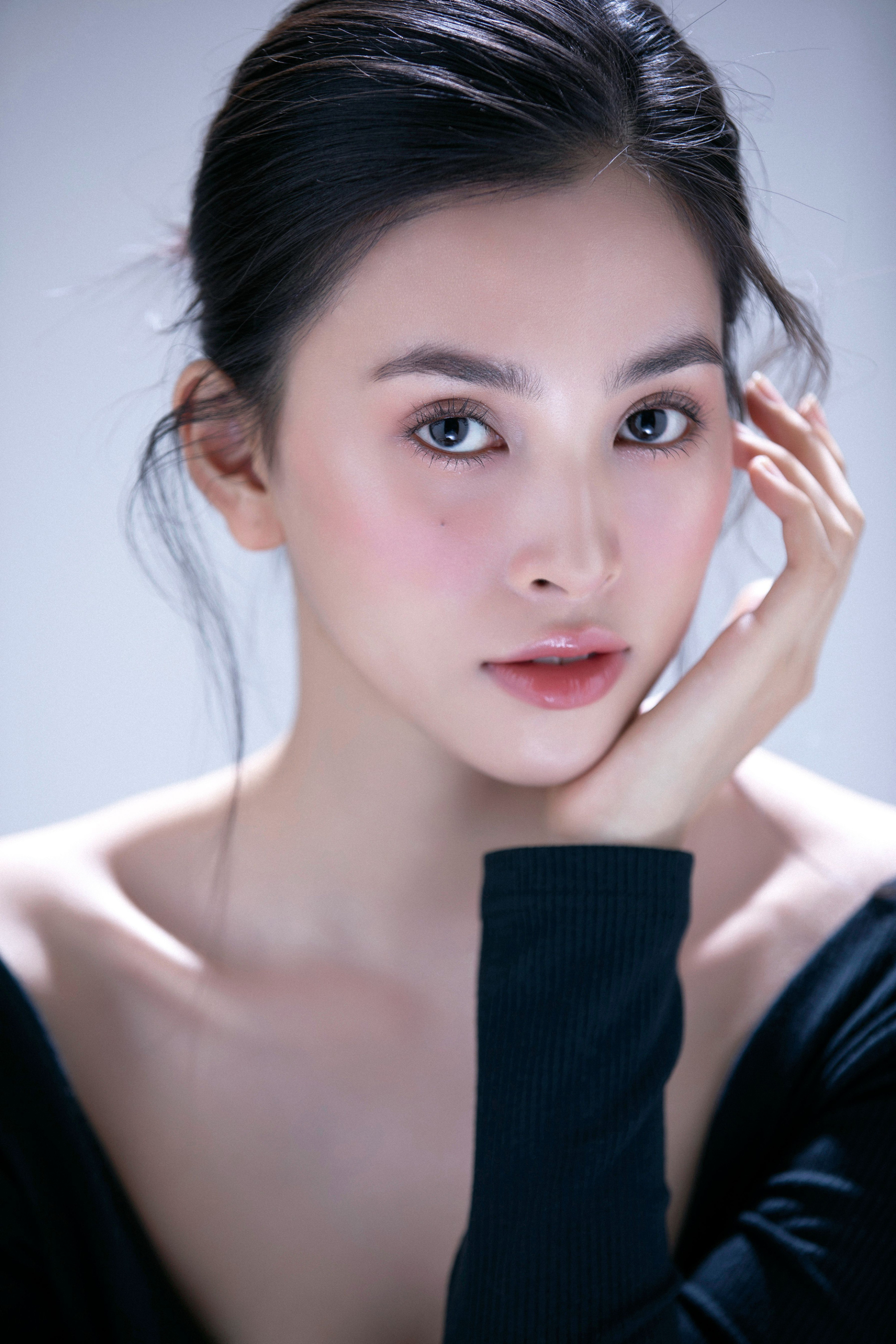 Cô được công chúng ưu ái gọi là một trong những mỹ nhân sở hữu gương mặt đẹp nhất Việt Nam. Ảnh:FBNV