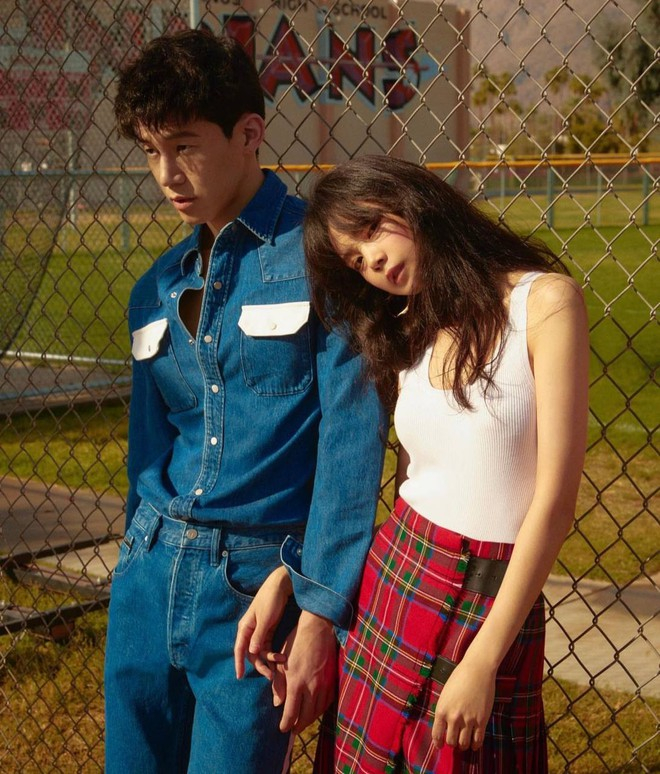“Thầy giáo” bảnh nhất lúc này: U50 body hết nước chấm, cùng vợ làm thành couple mặc chất suốt một thập kỷ