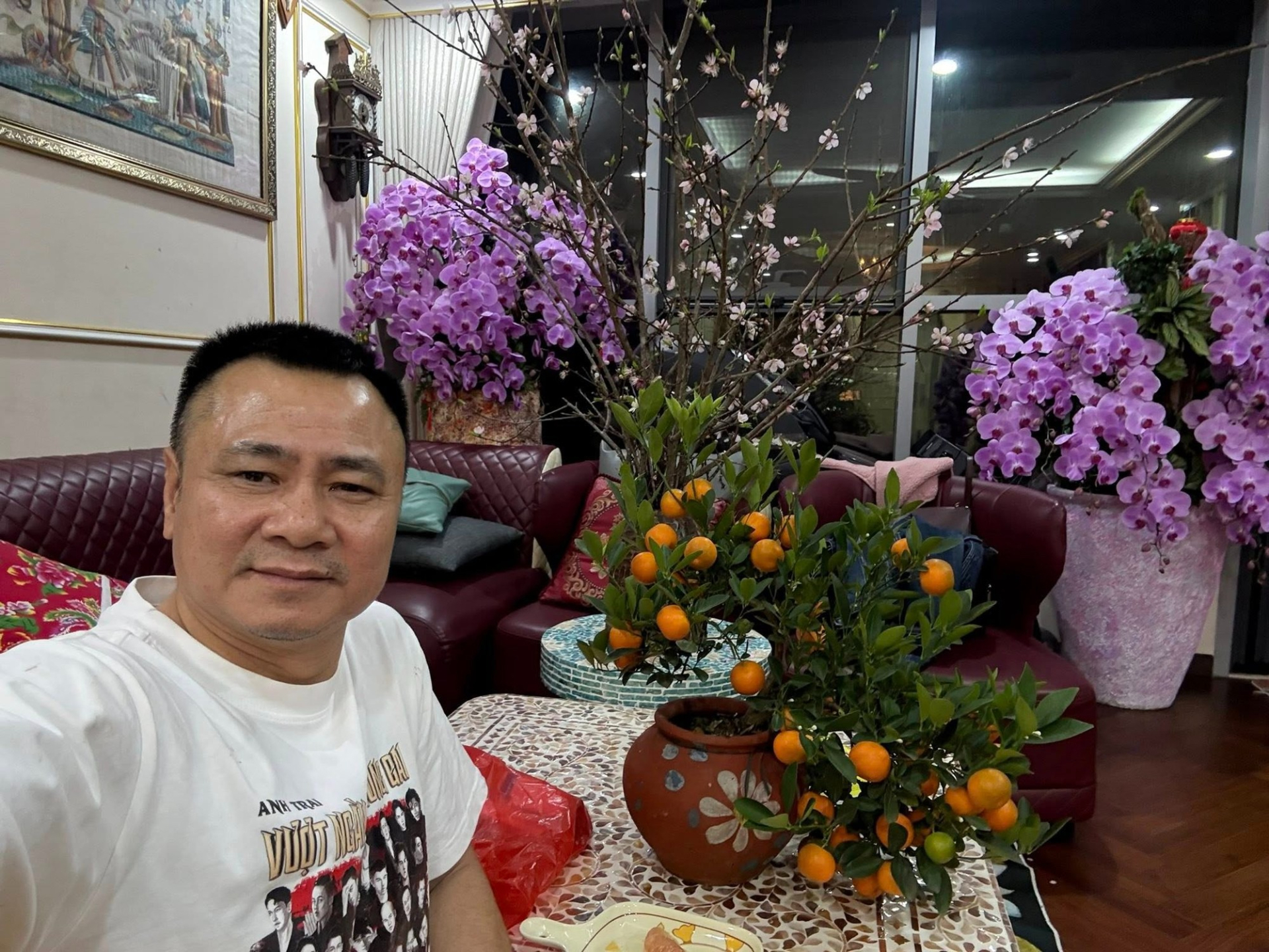 Không gian lúc nào cũng ngập tràn cây hoa