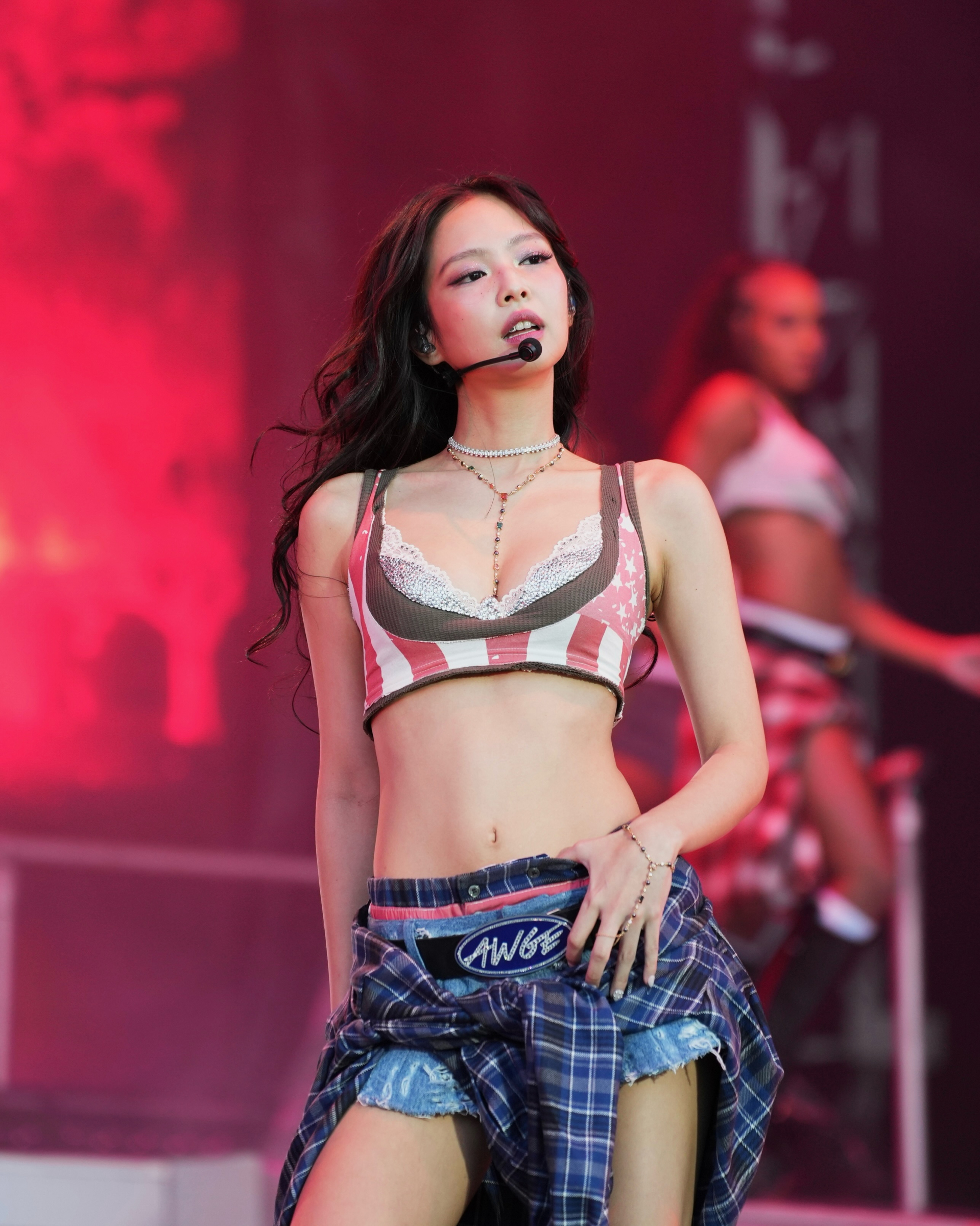 Jennie còn có thể ăn chơi đến mức nào?