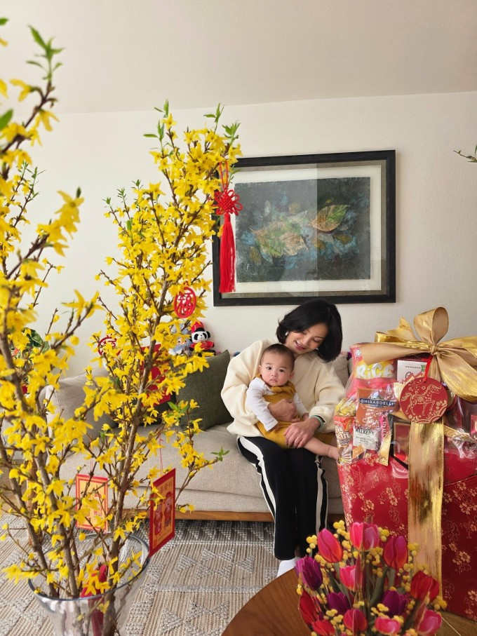 Nữ nghệ sĩ Việt ly hôn chồng sau 24 năm chung sống: U70 vẫn giữ được nhan sắc trẻ đẹp, sống chill trong biệt thự trắng ngập tràn cây hoa