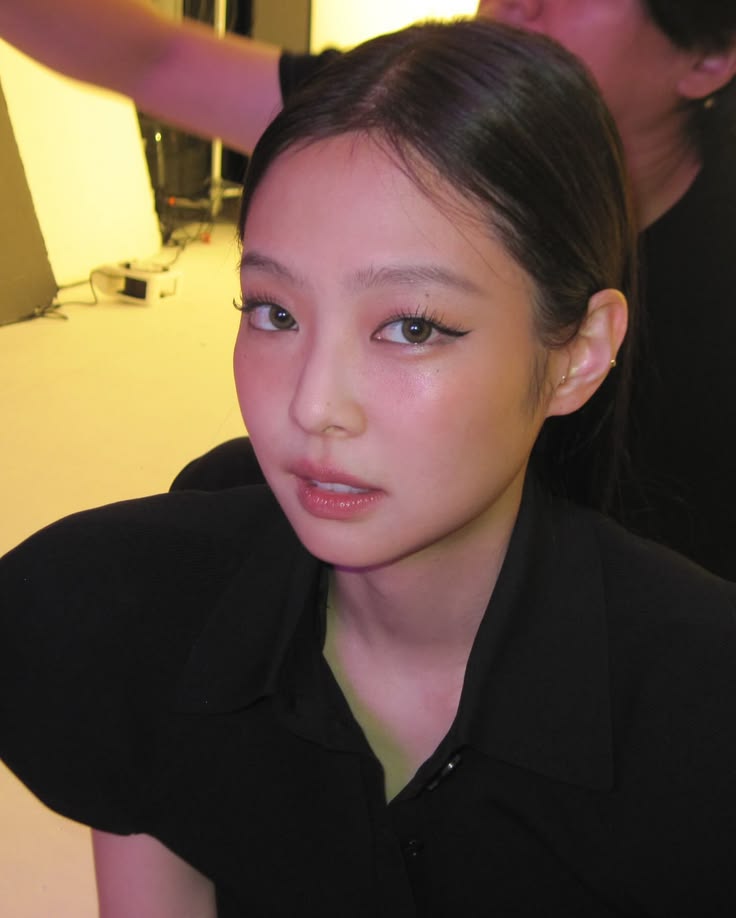 Jennie cũng gây ấn tượng với vẻ đẹp pha trộn giữa vẻ dễ thương, sang chảnh và quyến rũ. (Ảnh: Instagram)