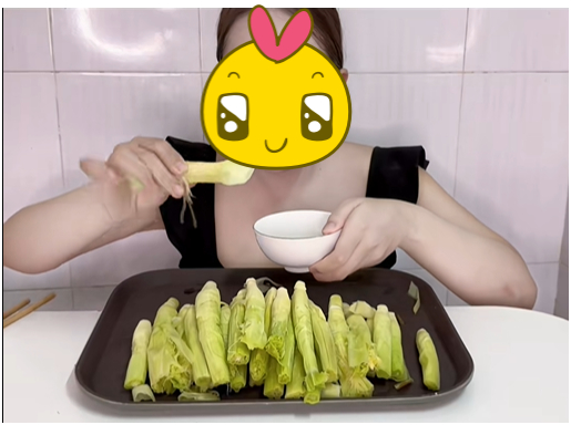 M. là TikToker mukbang.