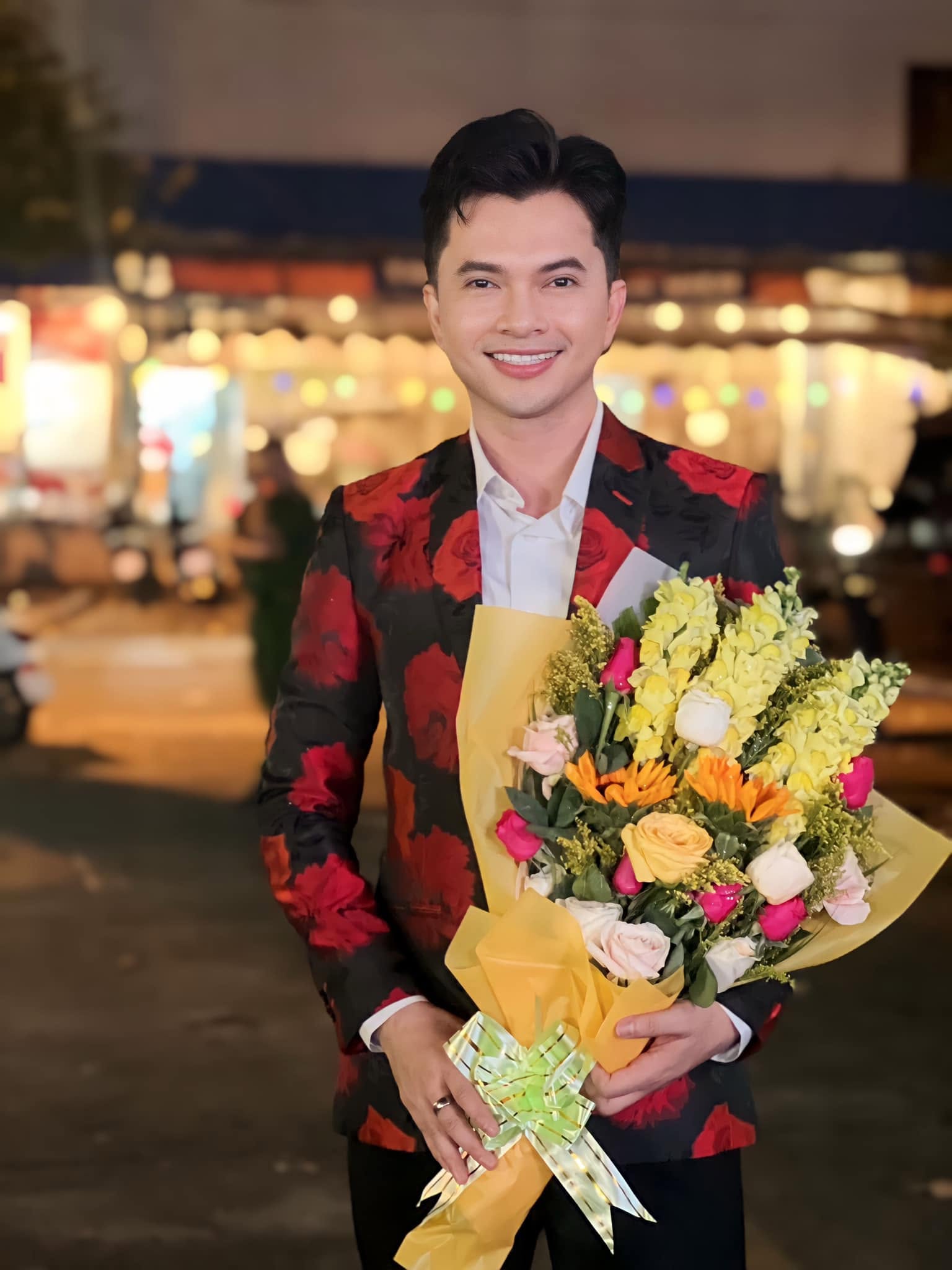 Trước khi có một bản hit thật sự đủ sức kéo tên tuổi lên, Nam Cường đã trải qua quãng thời gian khá loay hoay trên thị trường nhạc Việt.