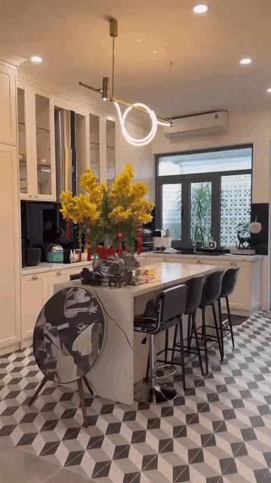 Diệp Lâm Anh nổi tiếng
