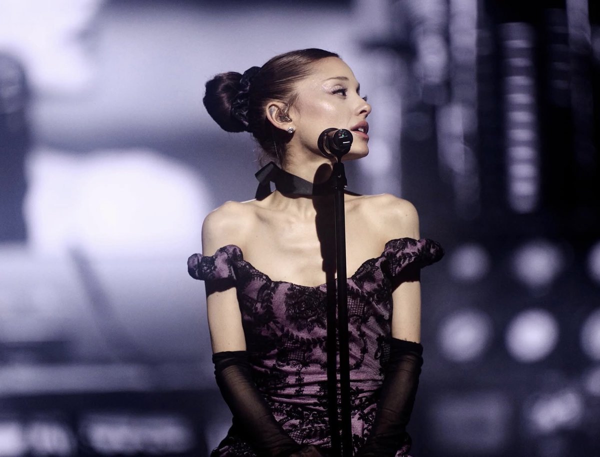 Bức hình Ariana Grande qua 7 năm: Sự thay đổi chua xót