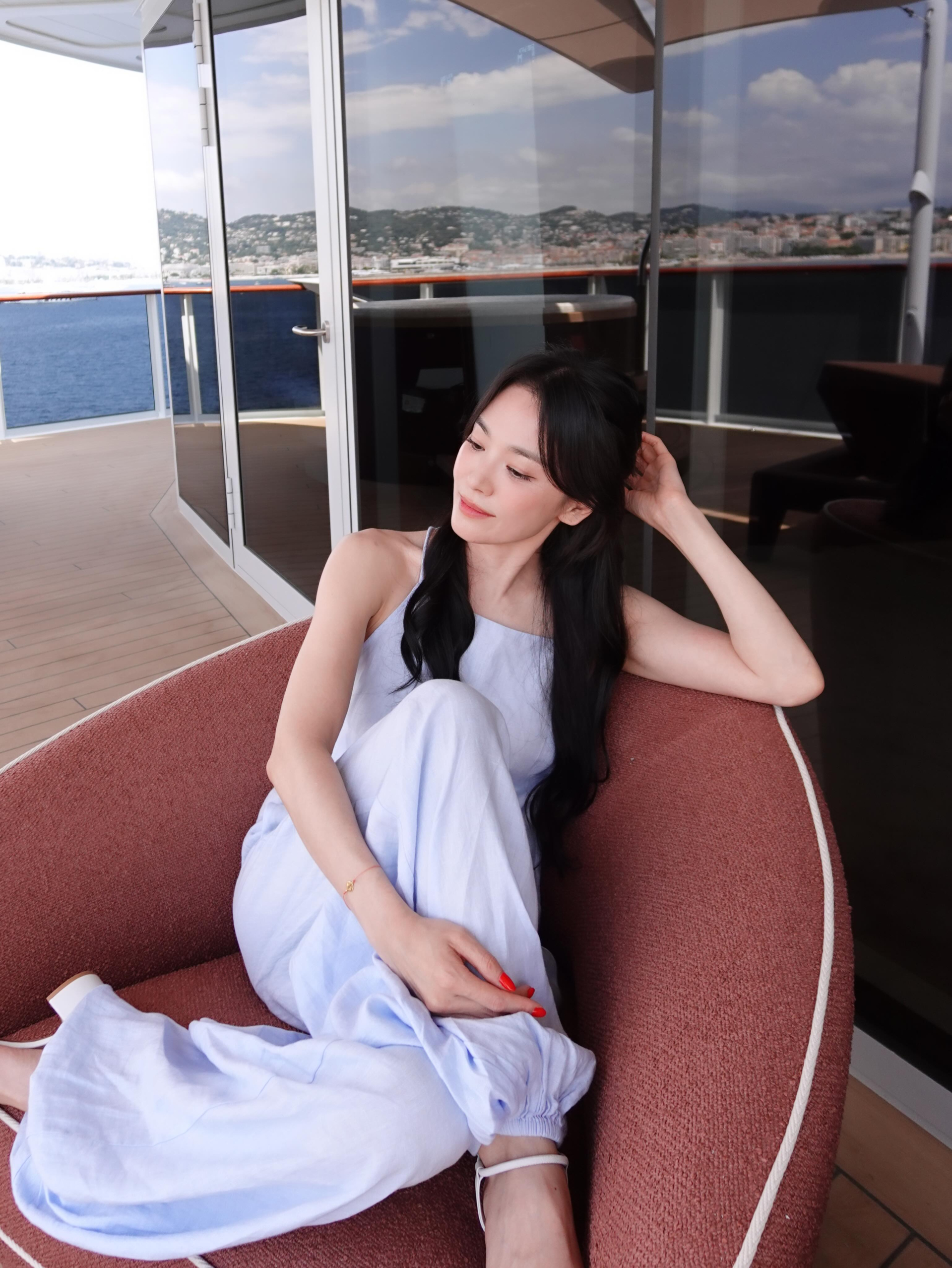 Song Hye Kyo gây bão khi mặc toàn đồ rẻ tiền đi nghỉ dưỡng trên du thuyền siêu sang lớn nhất thế giới