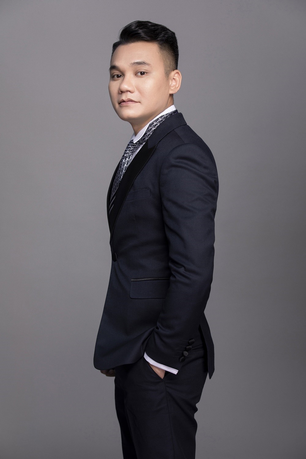 Trước khi có cuộc sống đủ đầy như hiện tại, Khắc Việt từng trải qua quãng thời gian tuổi trẻ không ít khó khăn. Ảnh: FBNV