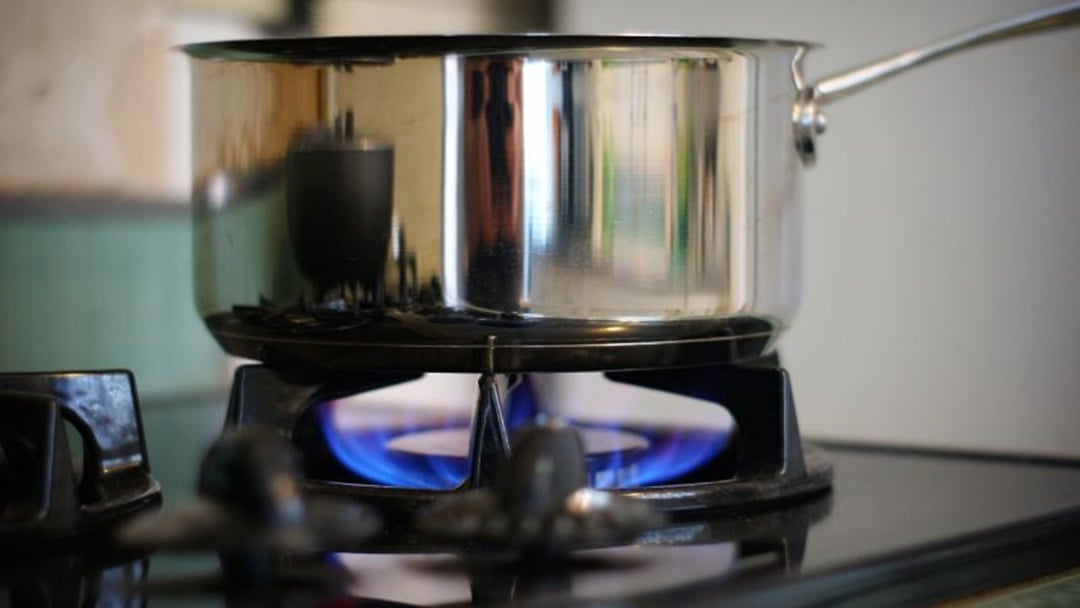Vì sao nhiều gia đình vẫn chuộng dùng bếp gas hơn bếp từ?