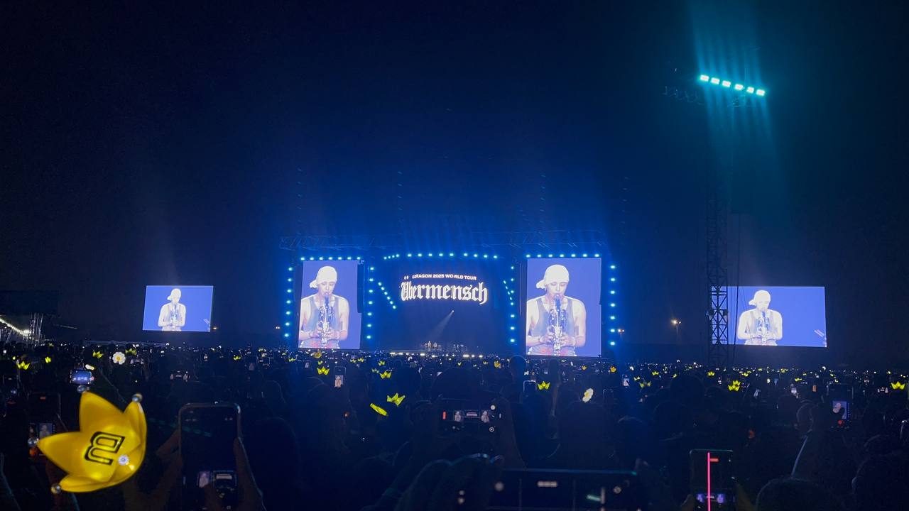 Sau concert, nếu chưa thuê xe, fan nên nán lại chờ cho đỡ đông rồi mới nên về