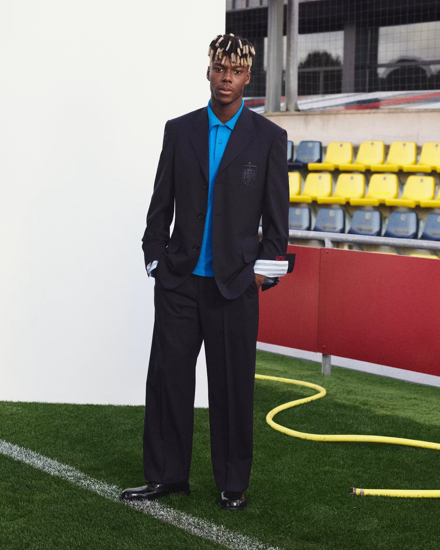  Bộ suit của Loewe dành cho tuyển Tây Ban Nha.