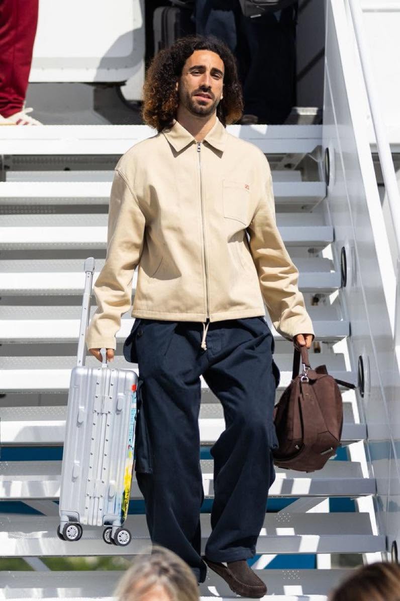 World Cup 2026 biến thành Fashion Week: Sân bay toàn trai đẹp mặc chất, đội tuyển 52 năm mới quay lại 