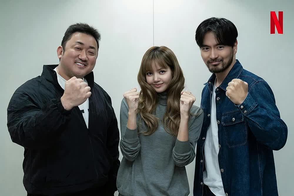 Nhìn Lisa (BLACKPINK) biểu diễn ở World Cup mà thấy bất công cho Angelababy