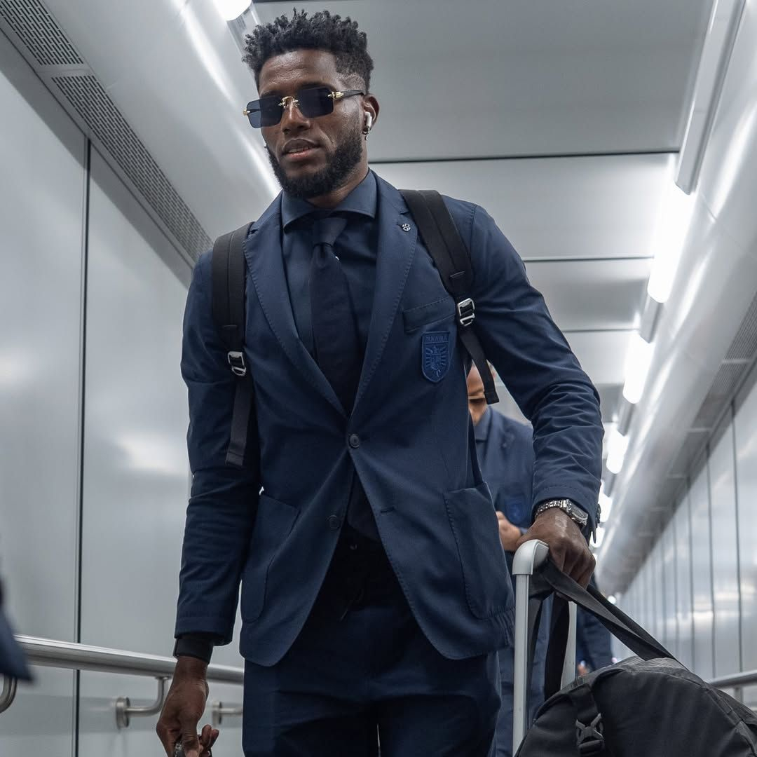 World Cup 2026 biến thành Fashion Week: Sân bay toàn trai đẹp mặc chất, đội tuyển 52 năm mới quay lại 
