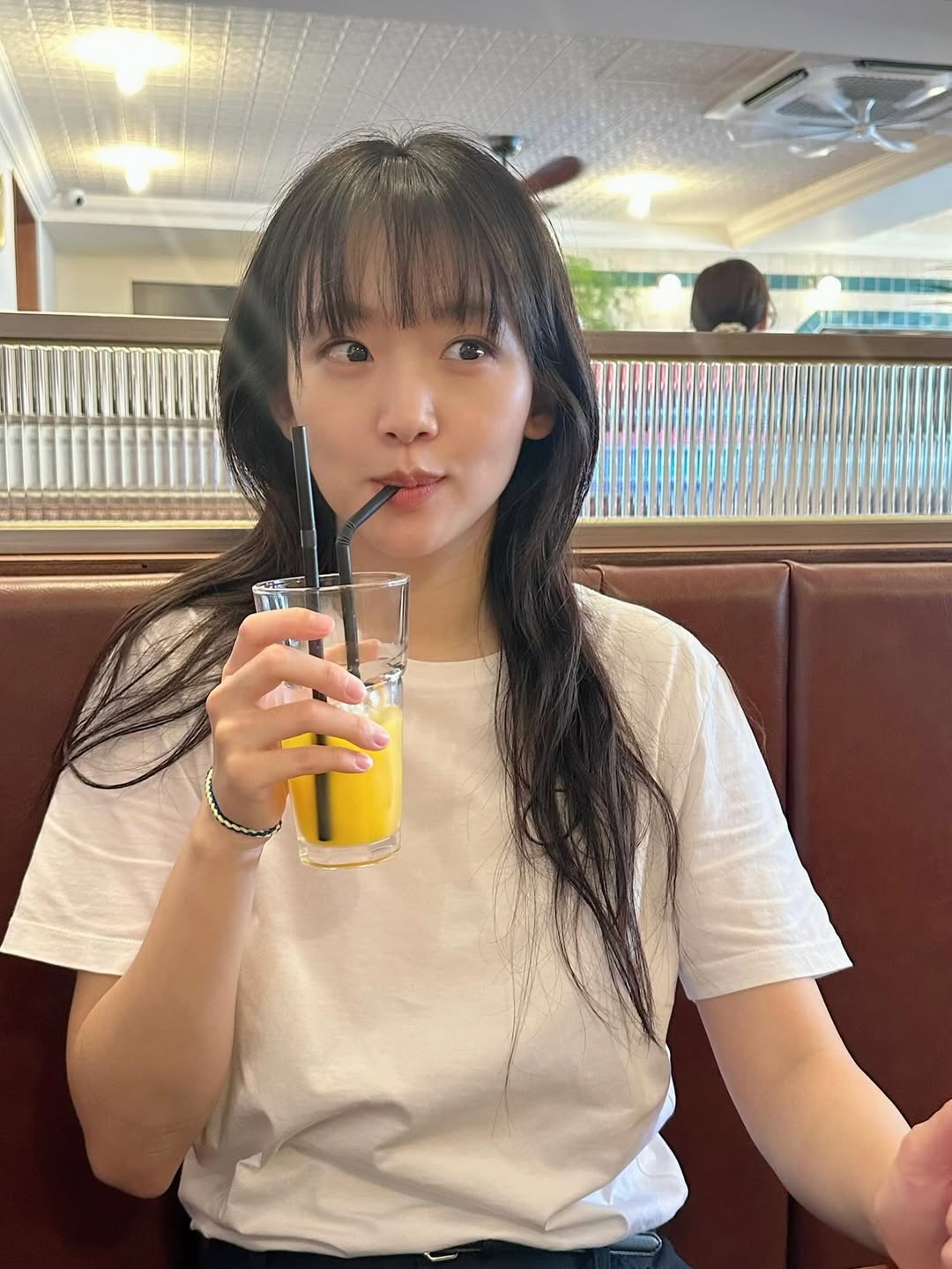 Jin Ki Joo ưu tiên phong cách trẻ trung, tối giản. (Nguồn: Instagram)
