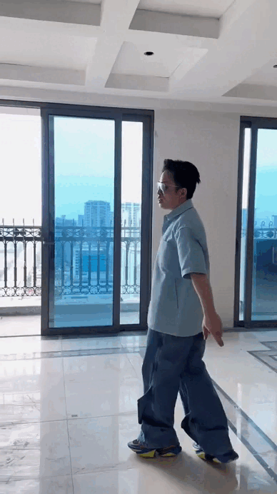 Không gian vô cùng rộng rãi, tầm nhìn bao quát thành phố.