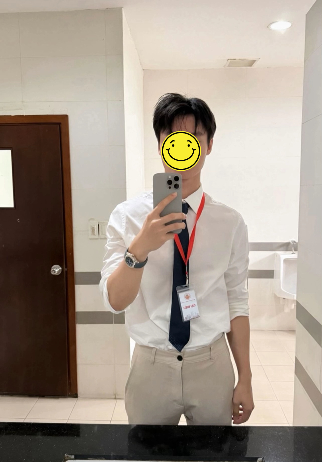 Tài Sầm có chiều cao nổi bật, gương mặt thanh tú.