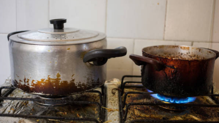 Vì sao đáy nồi nấu bằng bếp gas thường bị đen?