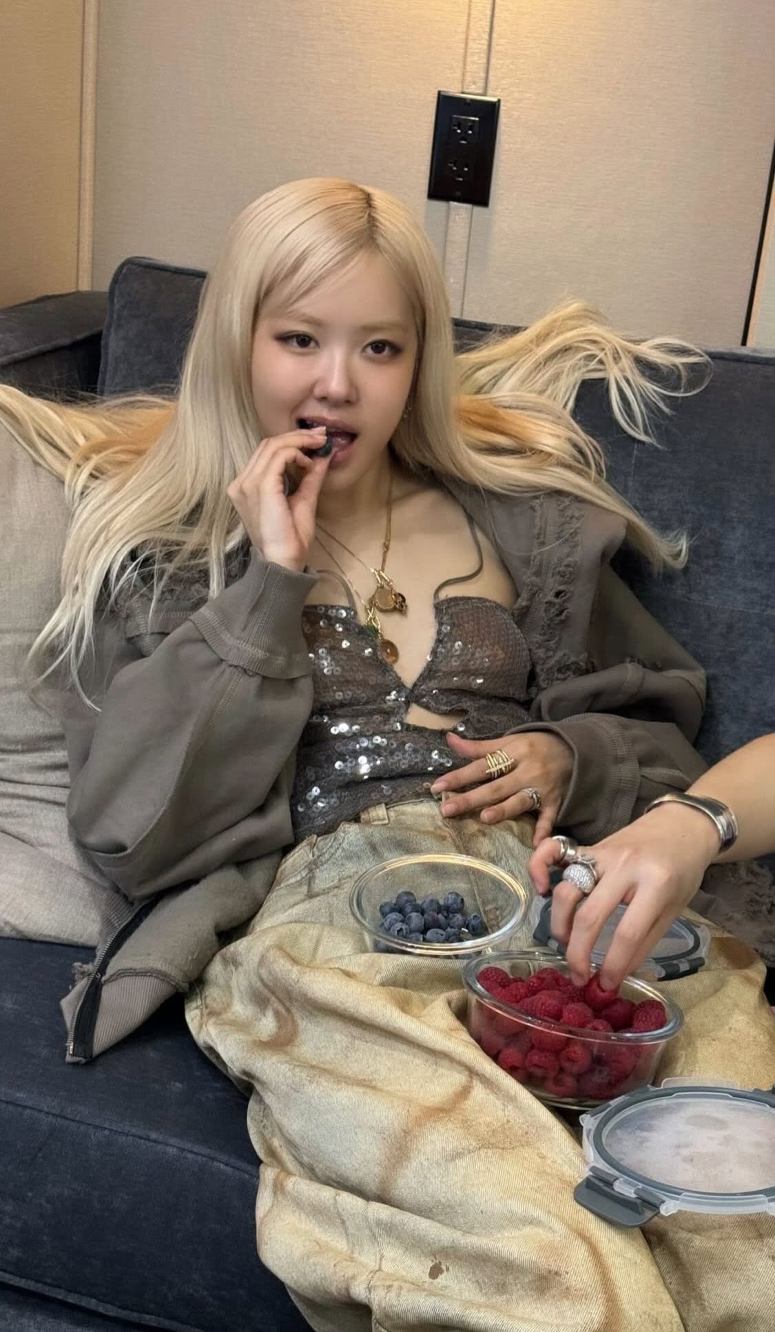 Rosé và bộ cánh từng gây sốt MXH Việt.