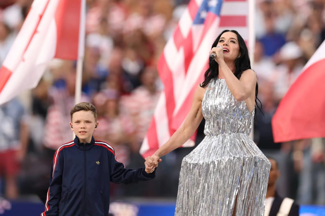Katy Perry mang đến một tiết mục bị đánh giá là