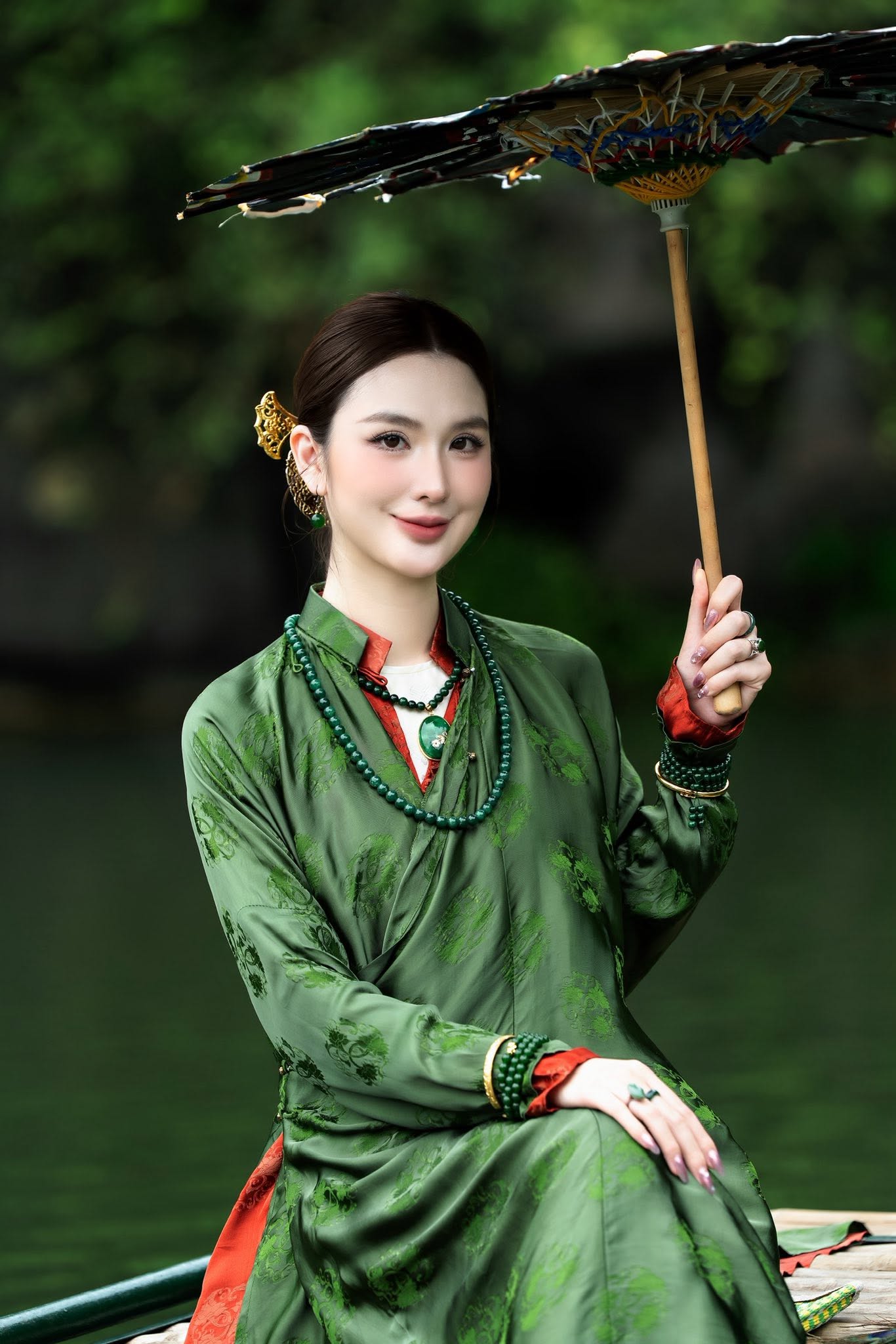 Dù không còn hoạt động nghệ thuật, Ngọc Loan hiện đang có cuộc sống chuẩn phú bà, diện toàn đồ hiệu. Ảnh: FBNV