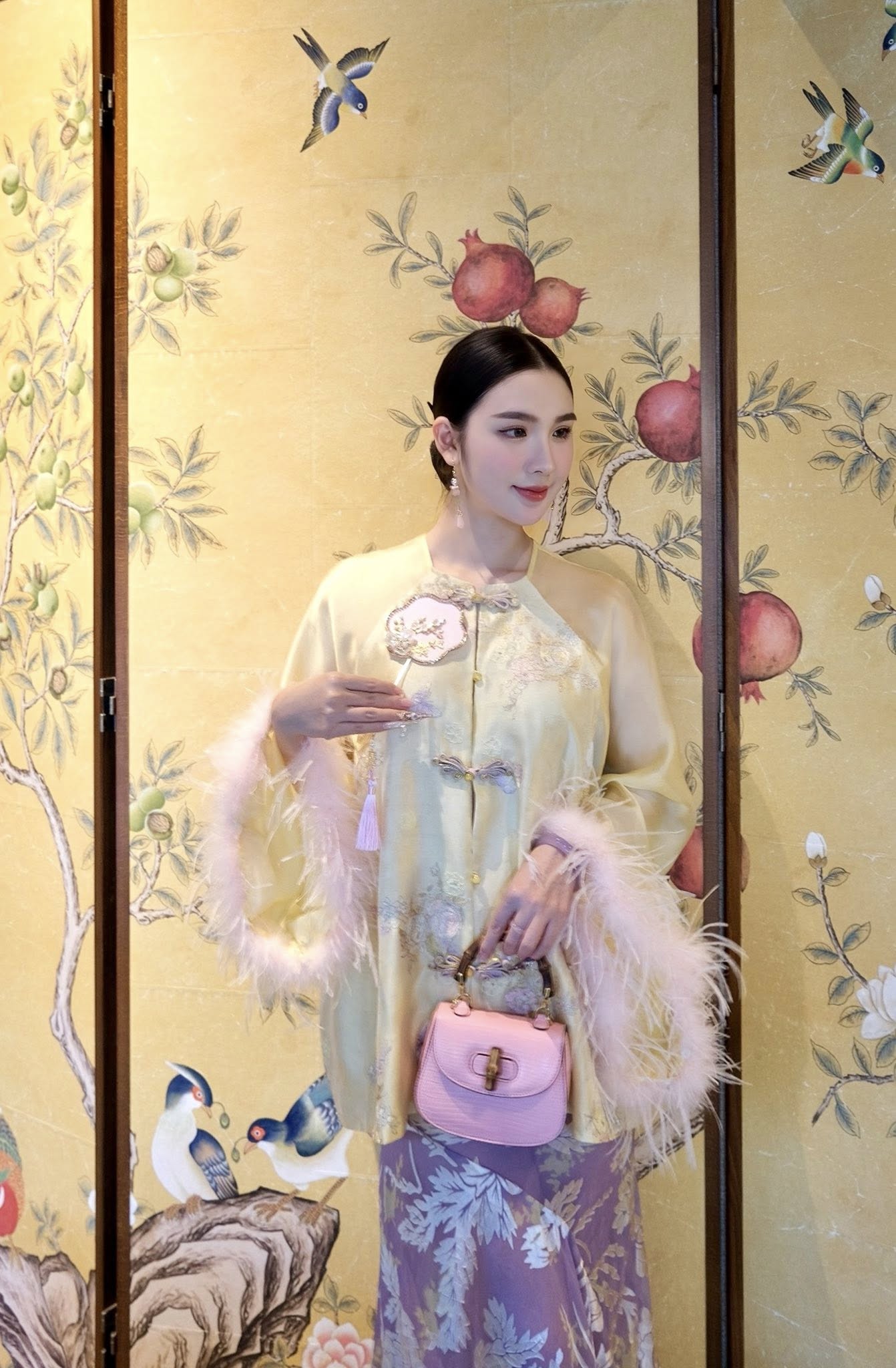 Giữa lúc những bàn tán xoay quanh mối quan hệ giữa bác sĩ Chiêm Quốc Thái và Á hậu Lona Kiều Loan chưa hạ nhiệt, động thái mới từ Ngọc Loan lại tiếp tục thu hút sự chú ý. Ảnh: FBNV