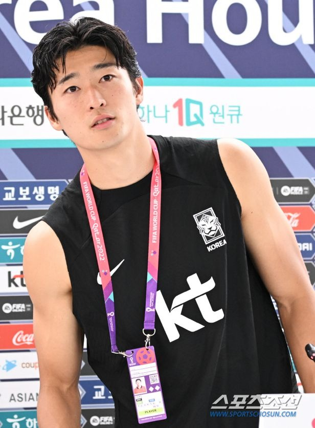 Nhìn mỹ nam này ai nghĩ là chân sút châu Á đổi đời nhờ World Cup: Phong thái nghệ sĩ,
