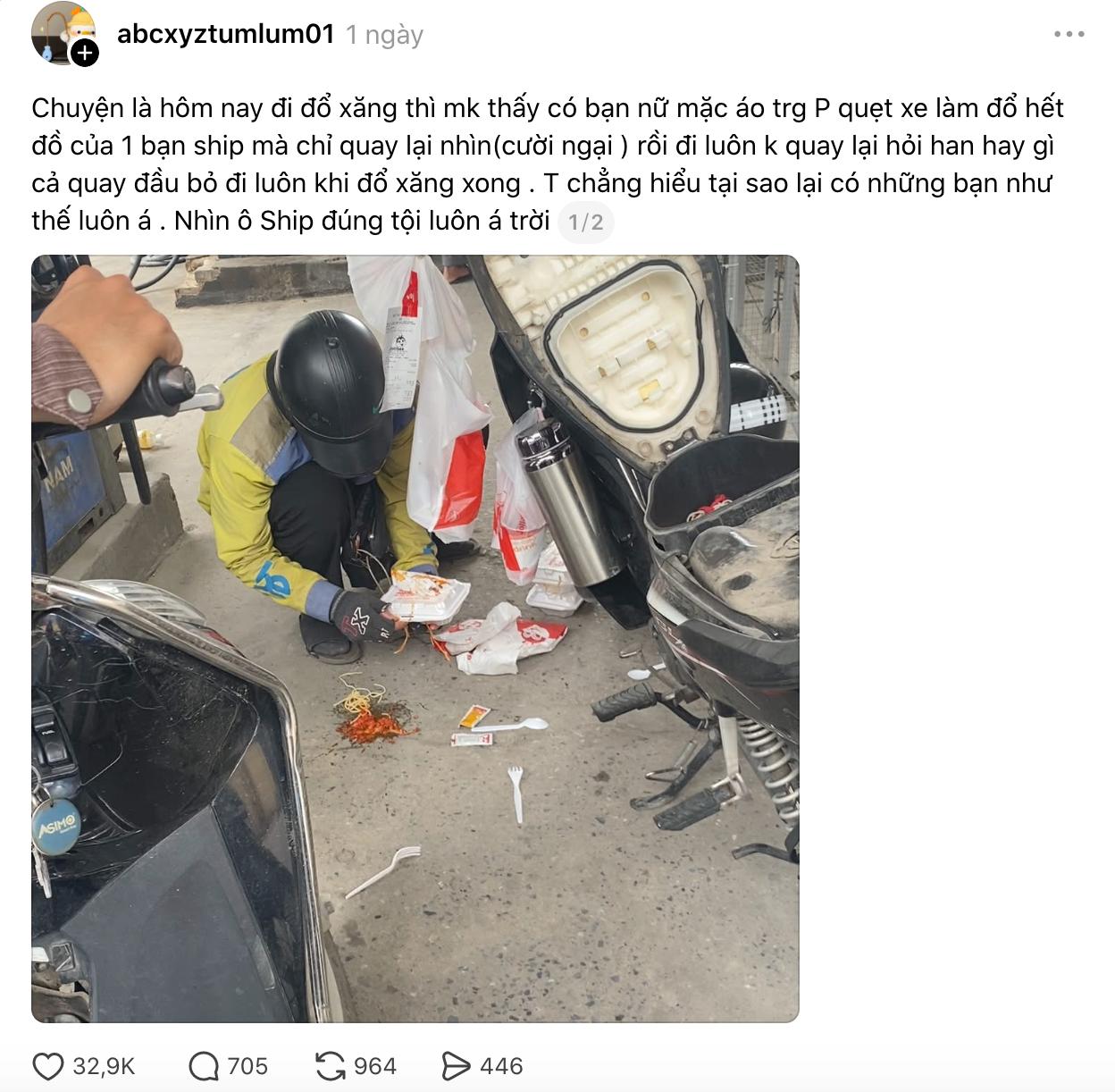 Hình ảnh một nam shipper ngồi giữa trưa nắng, lặng lẽ nhặt từng cọng mì bị đổ xuống đường sau một vụ va chạm mà không được một câu hỏi thăm khiến nhiều người bức xúc