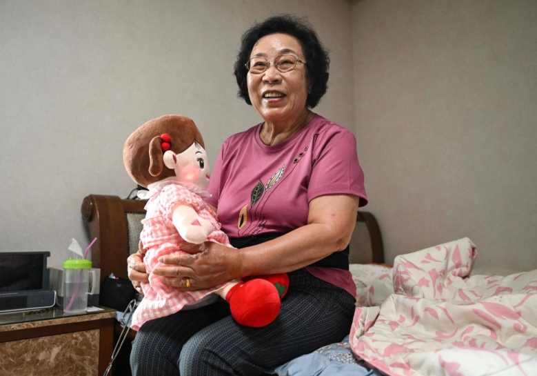 Bà cho biết mình thích chơi với con búp bê AI hơn là giao tiếp với con người.