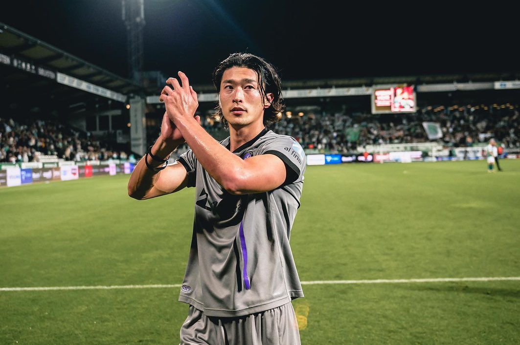 Nhìn mỹ nam này ai nghĩ là chân sút châu Á đổi đời nhờ World Cup: Phong thái nghệ sĩ,