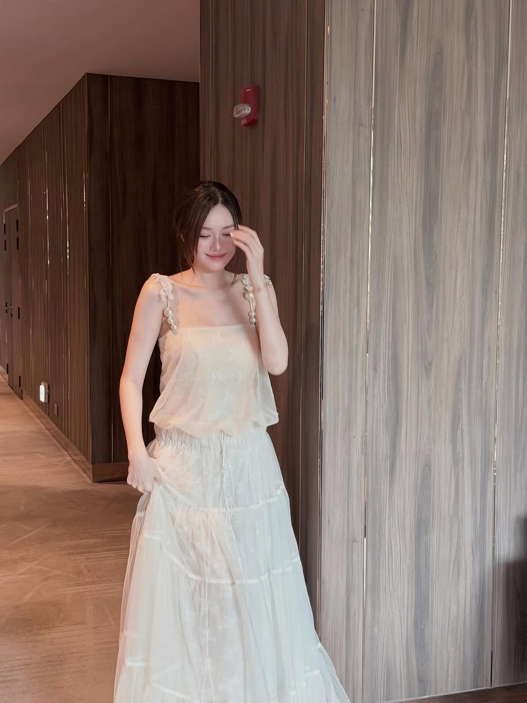 Mỹ nhân showbiz mang bầu 7 tháng mà không ai biết, lên đồ sành điệu như gái còn son