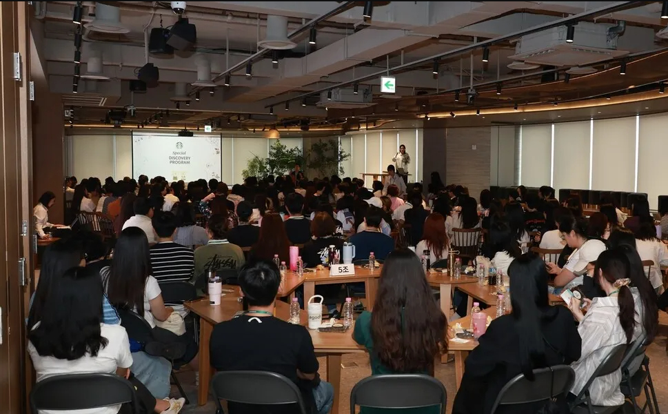 Sự kiện đào tạo của Starbucks Hàn Quốc (Ảnh: Shinsegae Group)
