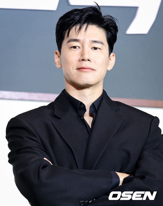 Kim Mu Yeol từng lao đao vì bị cáo buộc trốn nghĩa vụ quân sự, nhưng đã nỗ lực bắt đầu lại. Ảnh: X.