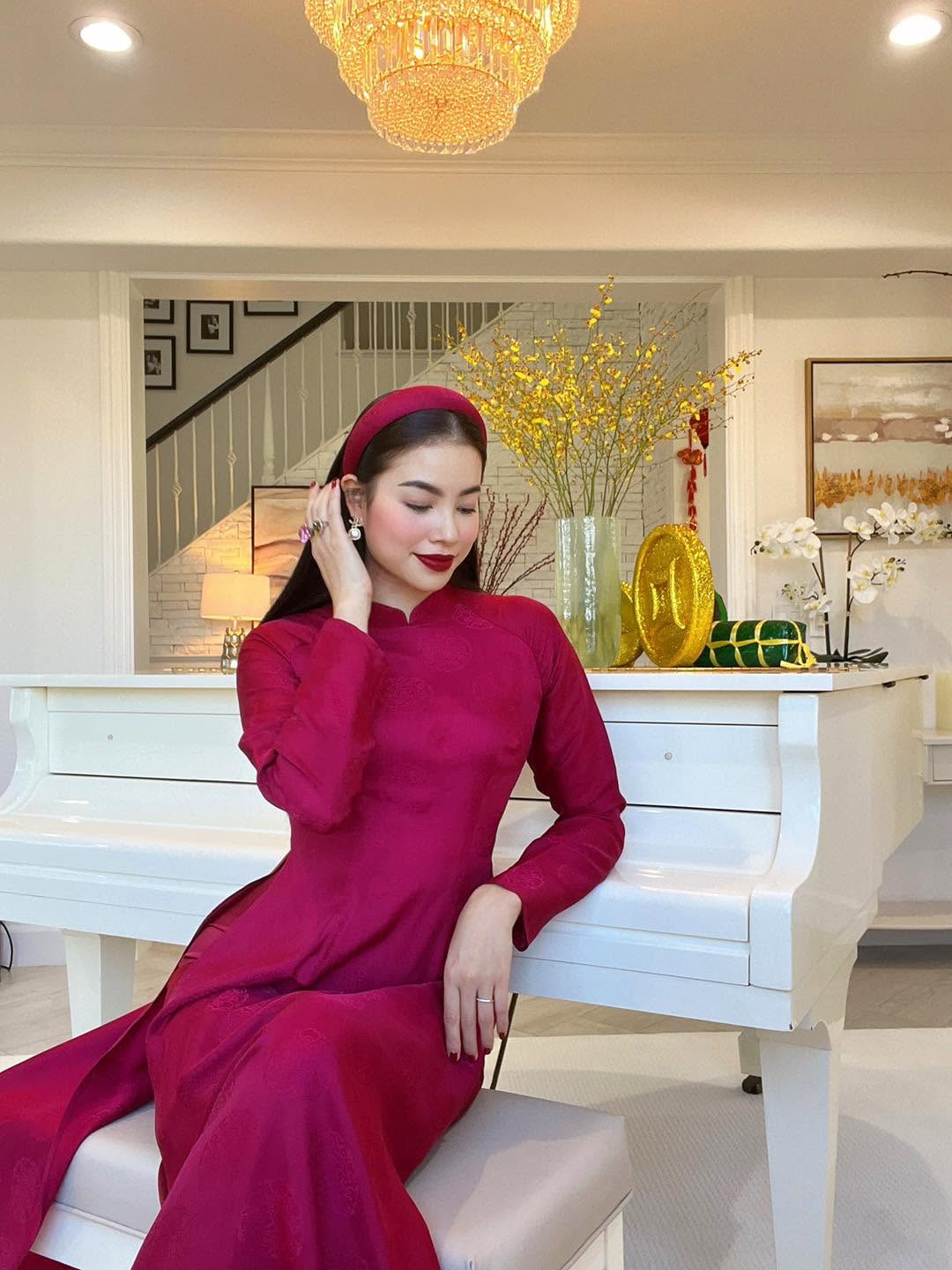 Nhà đẹp mọi góc độ nên Phạm Hương dễ dàng tìm được góc check-in lý tưởng trong biệt thự