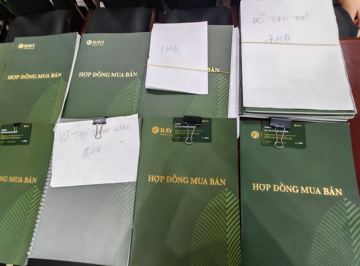 Những tập hợp đồng kỳ nghỉ. Ảnh: CACC
