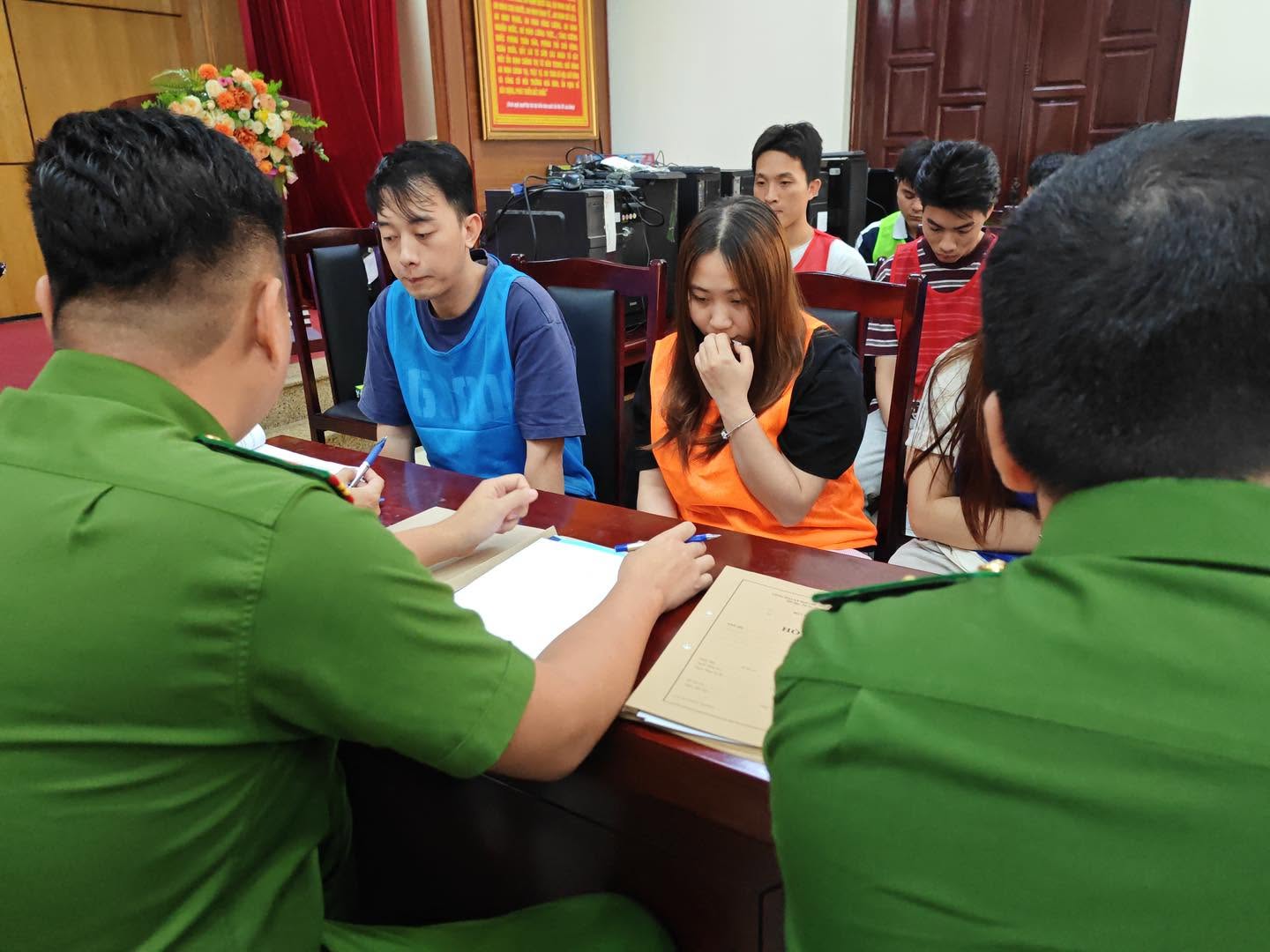 Cận cảnh những tập hợp đồng mua bán kỳ nghỉ khiến 493 người mất hơn 181 tỷ đồng