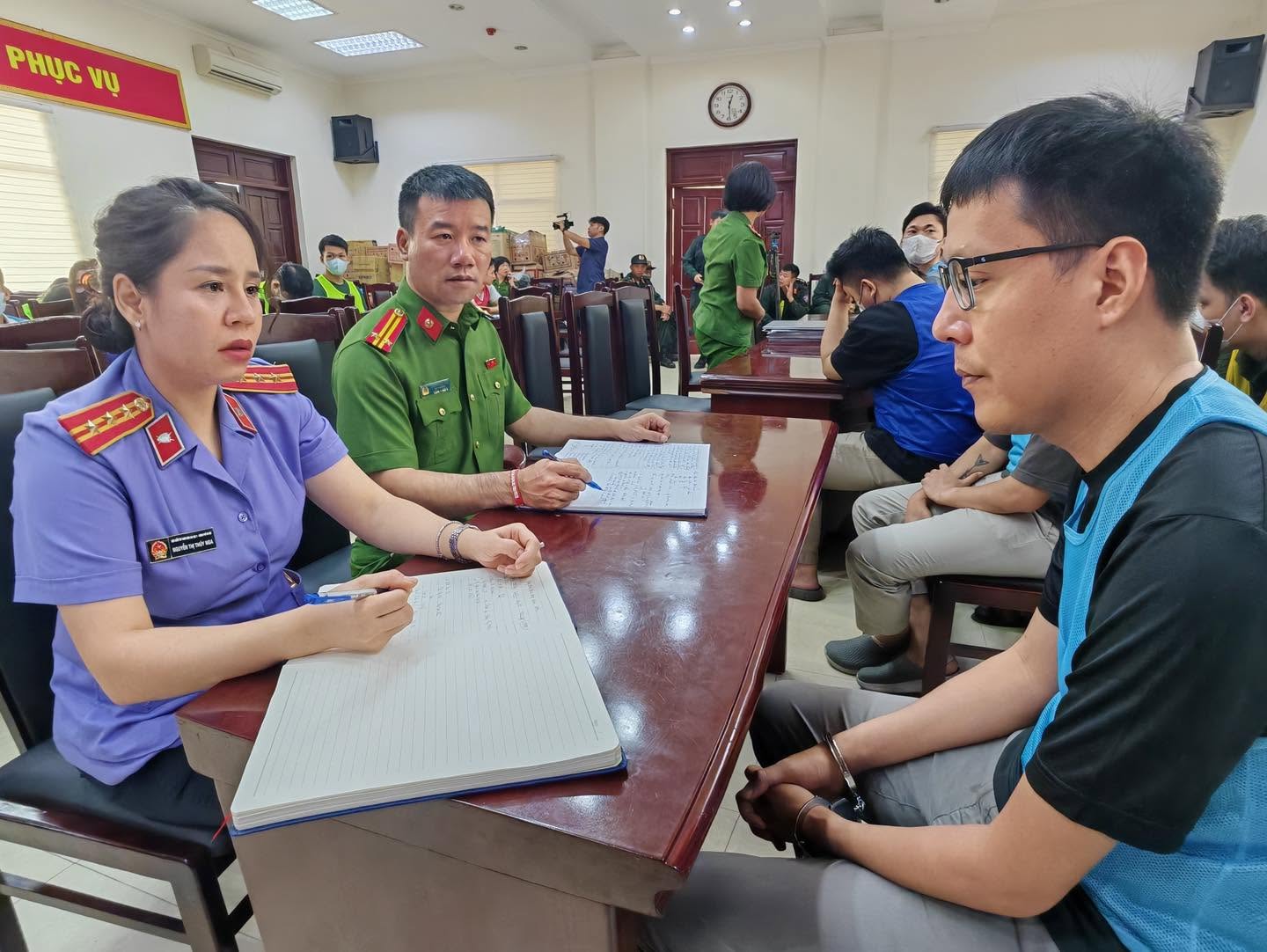   Bước đầu, cơ quan điều tra xác định các công ty này đã chiếm đoạt của gần 500 bị hại với số tiền hơn 181,4 tỷ đồng.  