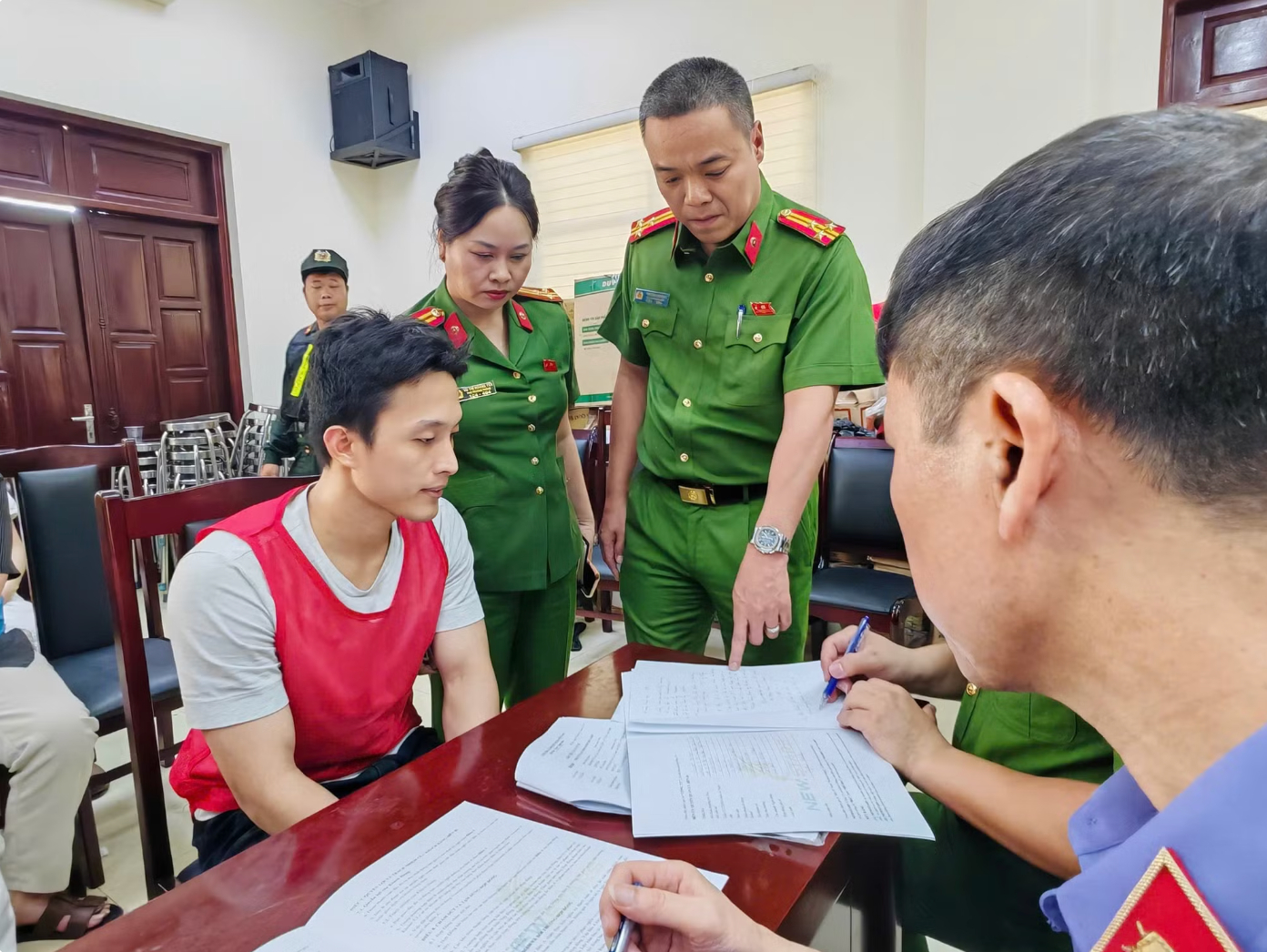 Đối tượng Hoàng Nhất Long, Giám đốc Công ty Sunland Travel