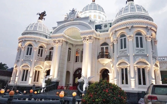 Dụi mắt nhiều lần trước lâu đài nguy nga của đại gia Thanh Hóa: Biến câu chuyện cổ tích thành hiện thực