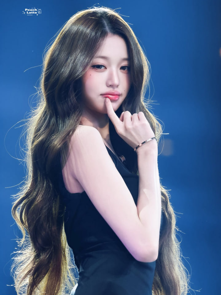 Tuy nhiên nhiều người cho rằng, Wonyoung đang bị soi xét quá mức so với nhiều idol khác