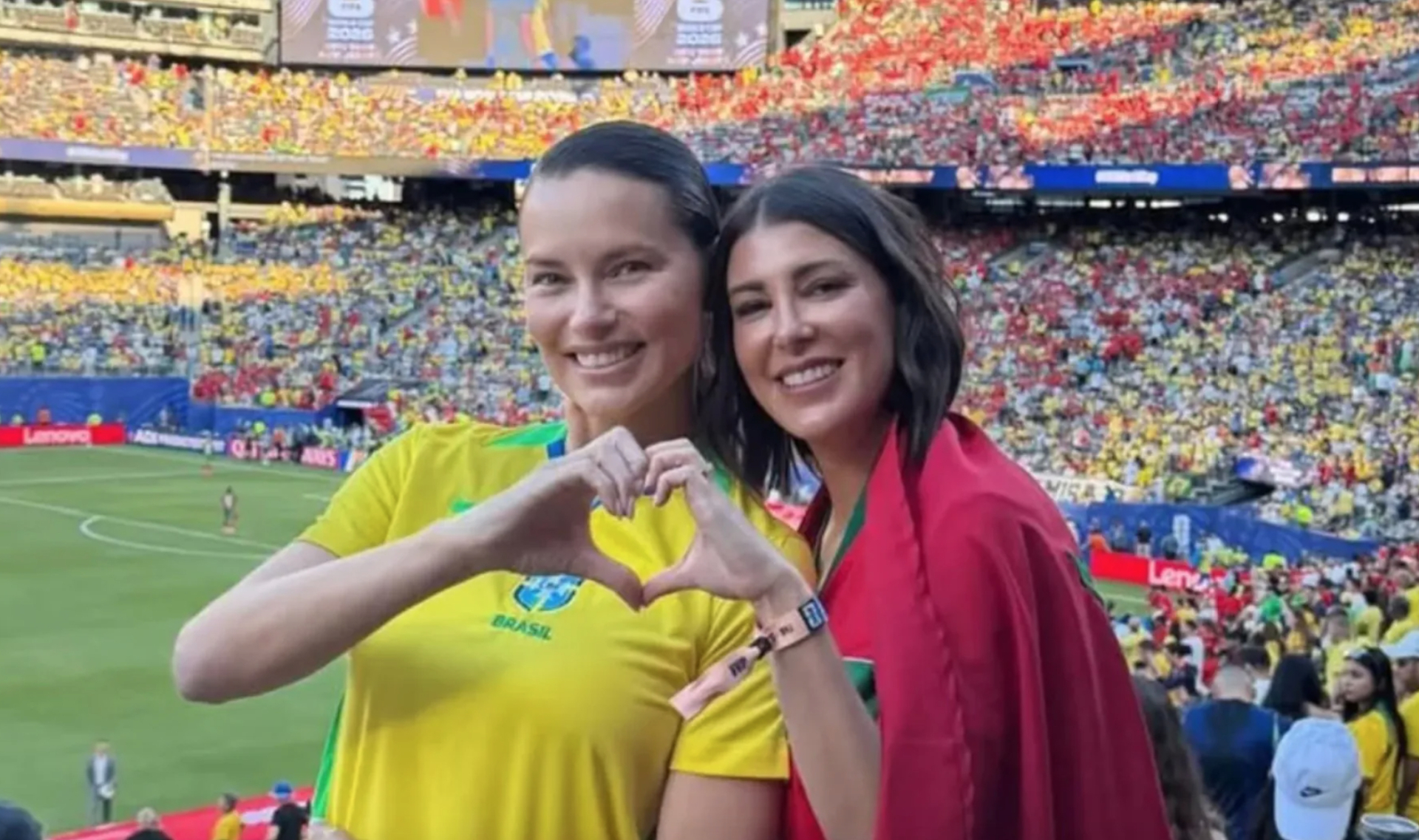 Thiên thần nội y đầu tiên được World Cup trao vai trò lịch sử