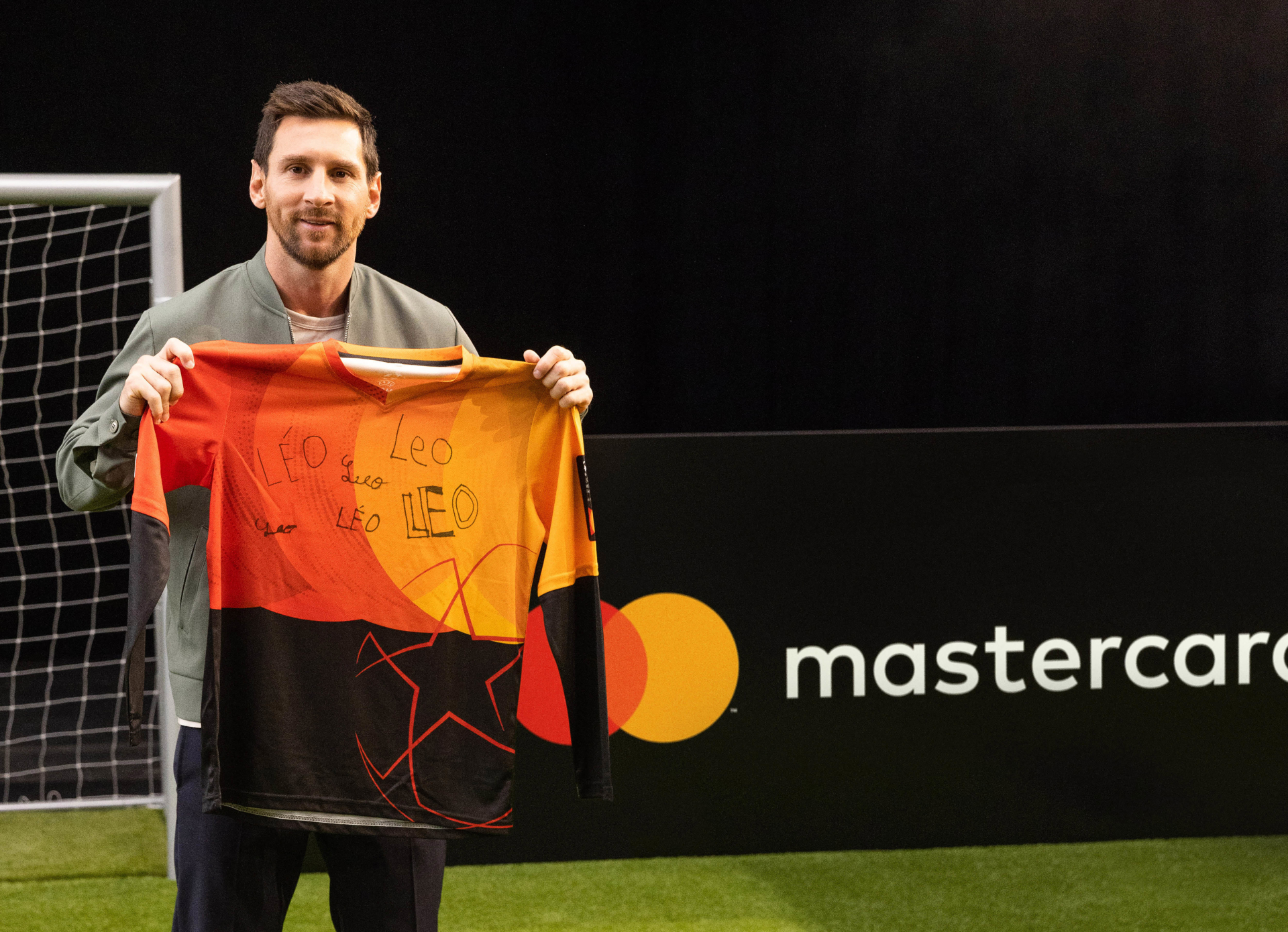 Messi hiện vẫn duy trì nhiều hợp đồng quảng cáo với các thương hiệu lớn (Ảnh: Mastercard)