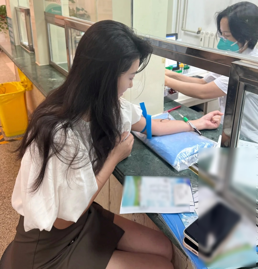 Điều đắt giá nhất là đi khám sức khỏe, chi tiền cho sức khỏe. Ảnh minh họa
