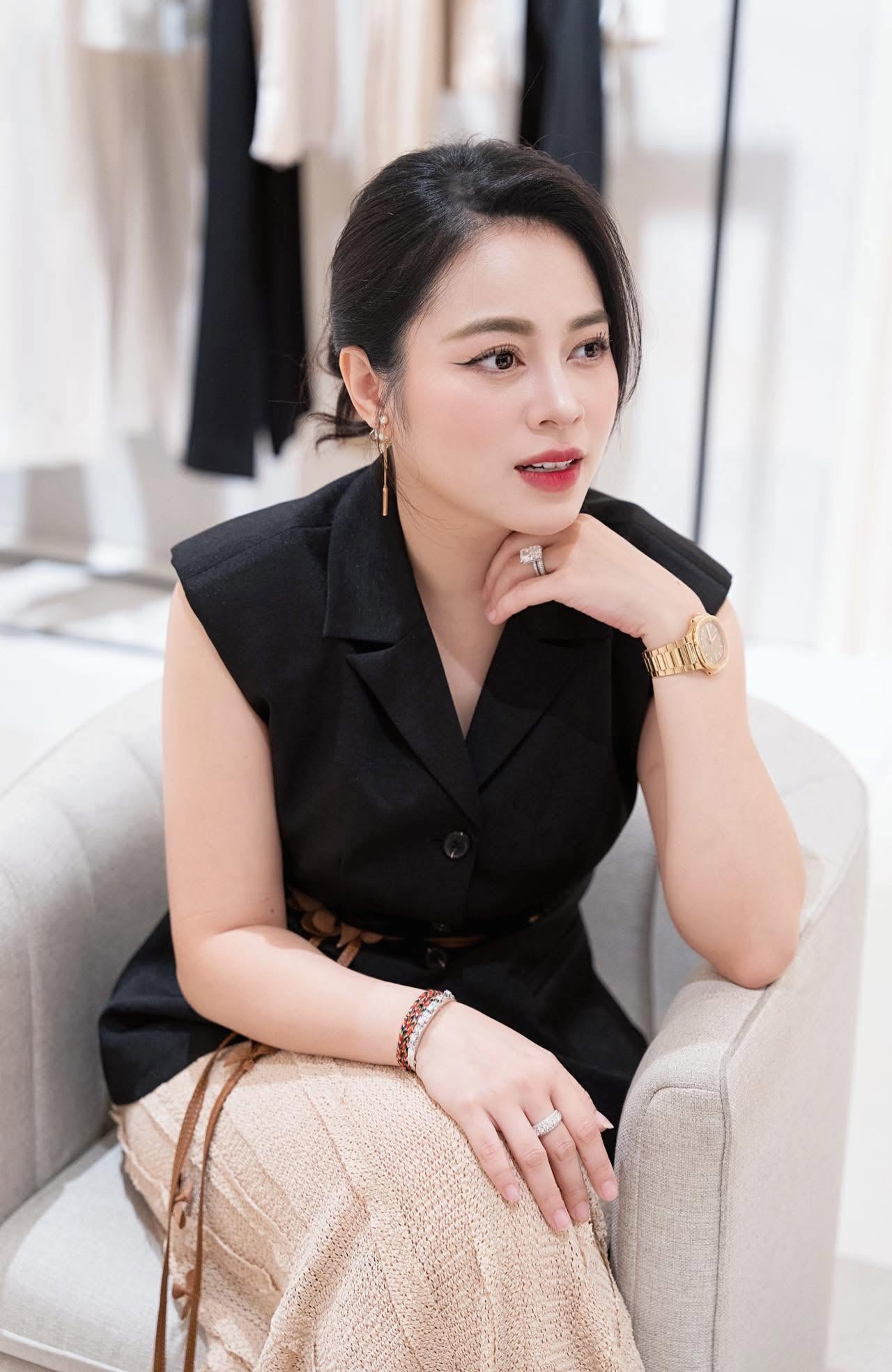 Hằng Túi liên tục vướng phải ồn ào.